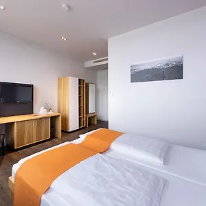 Amh Airport-messe-hotel Stuttgart Hotel Leura